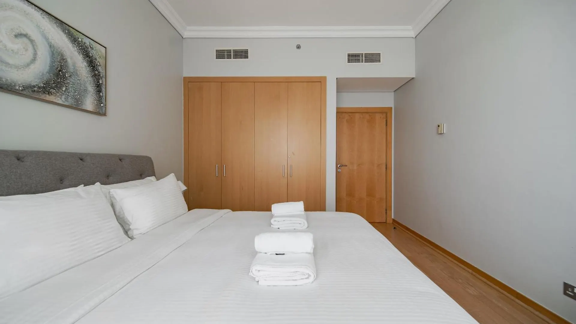 Your Private Beach With Sea View & Crib - Palm 2Br Dubai Apartment